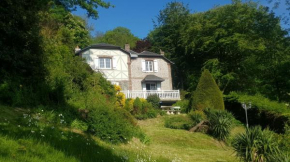 Villa Colin, la tête dans les bois, à deux pas de la mer, classée 4 étoiles